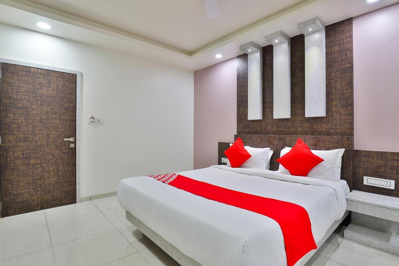 Oyo 23174 Hotel Parth Inn Dwārka Buitenkant foto