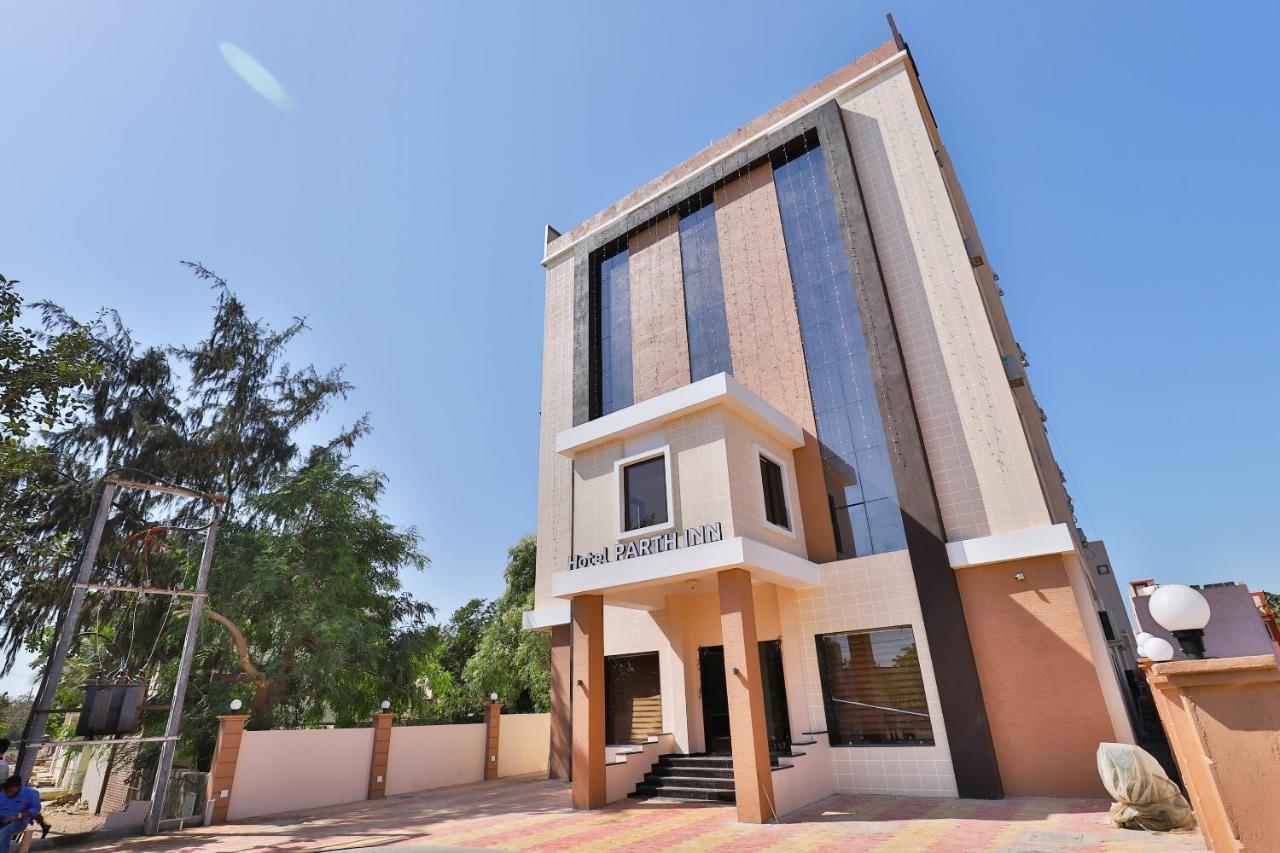 Oyo 23174 Hotel Parth Inn Dwārka Buitenkant foto
